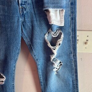 LEVIS DISTRESSED 501 BUTTON FLY JEANS SIZE 35/32 BRAND NEW